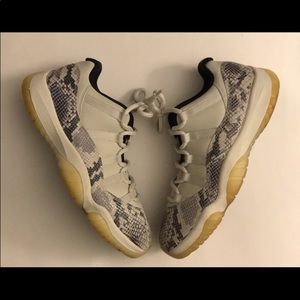 Jordan 11 Retro “Snakeskin Light Bone”